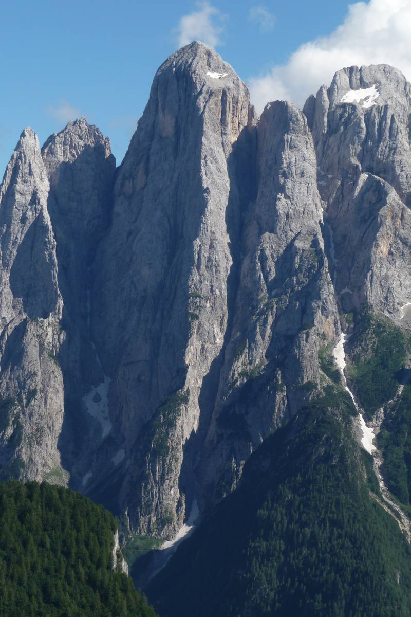 Lo smisurato spigolo nord dell’Agnèr da F.lla Caoz (foto D.G.).