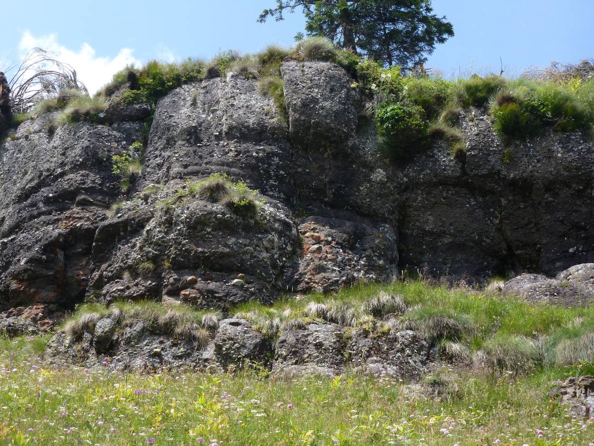 Marmolada conglomerate near the mountain pass Caoz (photo DG).