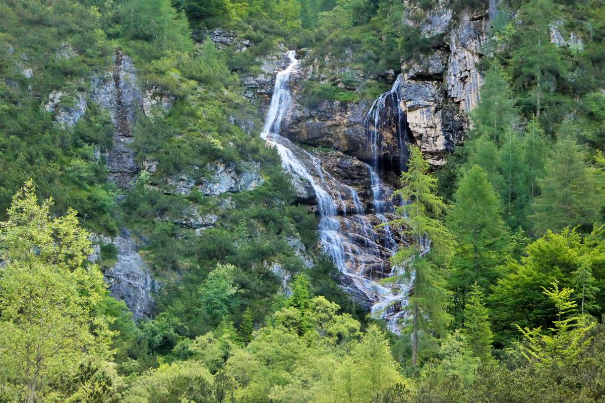 Acque provenienti da.copiose sorgenti carsiche