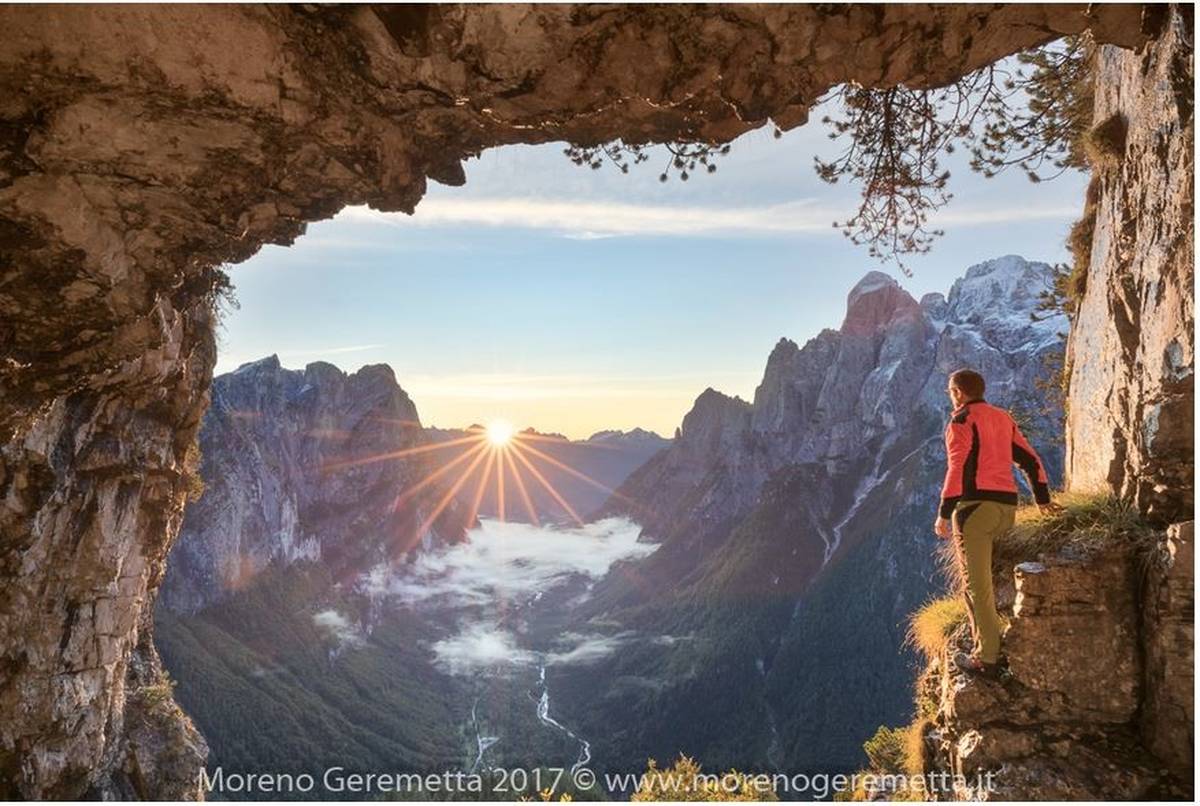 Il sole che nasce, dalla Grotta di San Lucano (foto Moreno Geremetta).