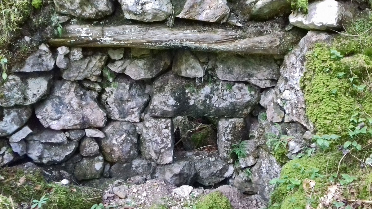 Fornace da calce in località Angheràz bàs