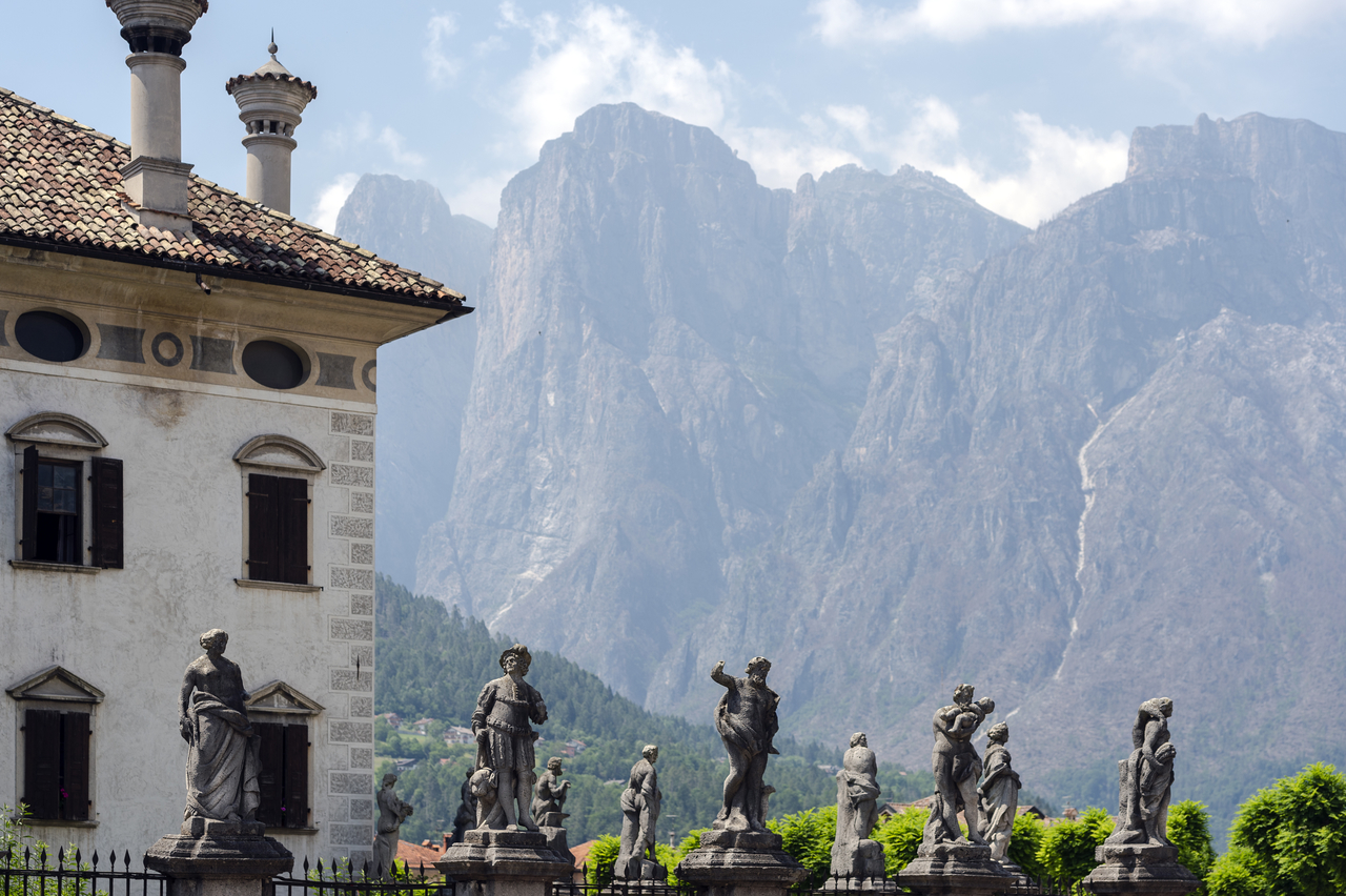 Statue del giardino anteriore (foto Giacomo De Donà)